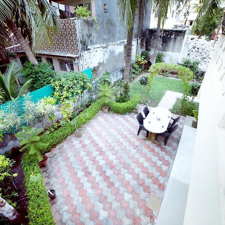 Gurukrupa Bunglow Bed & Breakfast Dwarka  Exterior photo