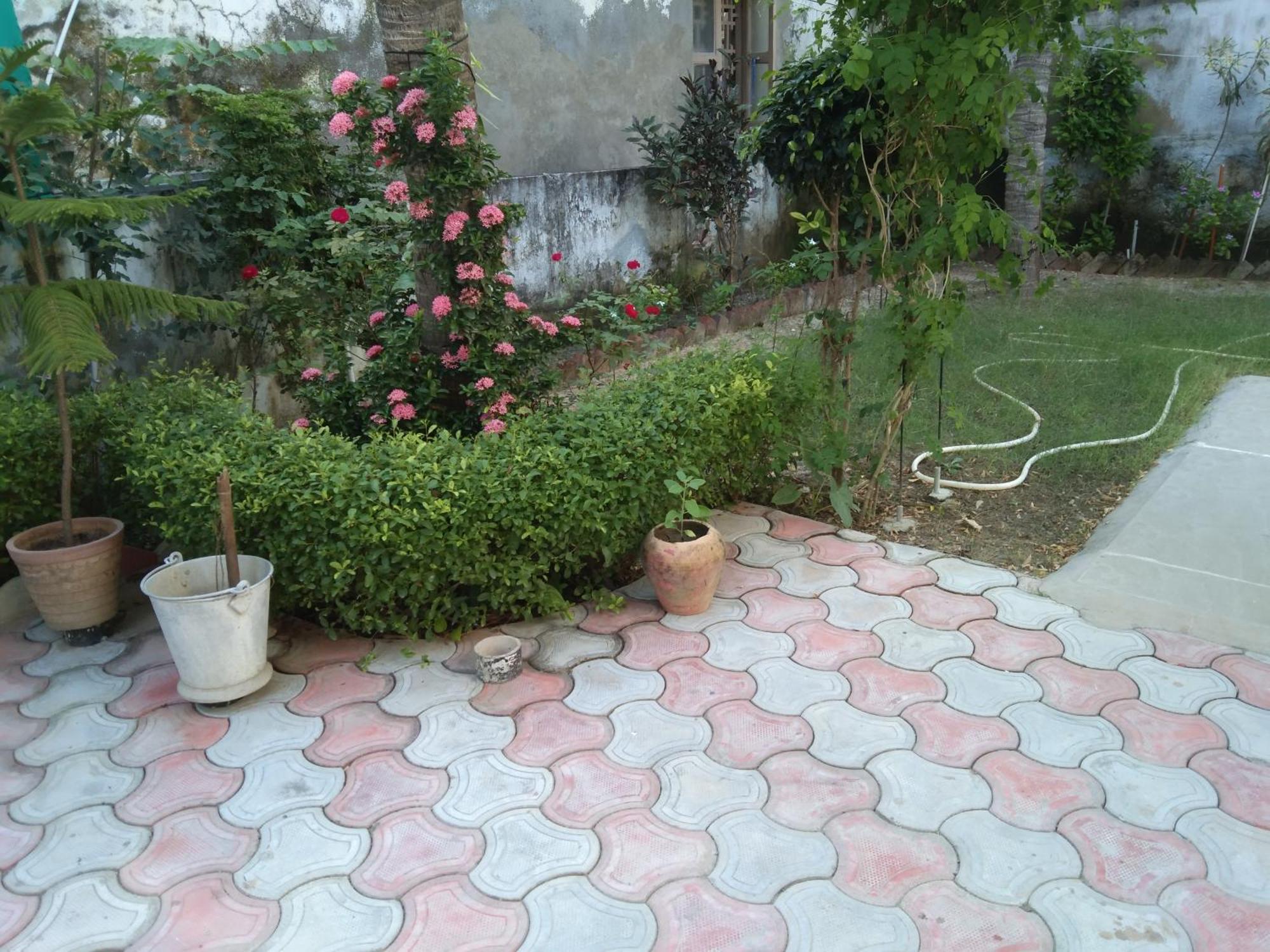 Gurukrupa Bunglow Bed & Breakfast Dwarka  Exterior photo