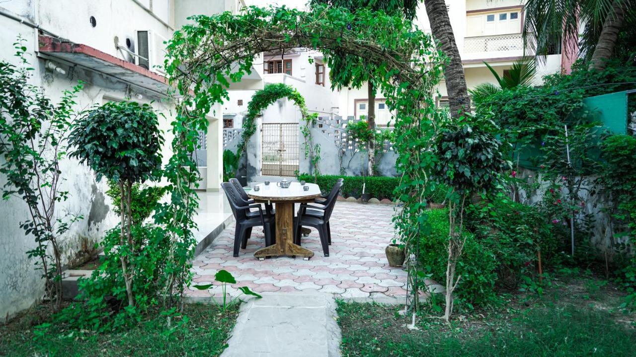 Gurukrupa Bunglow Bed & Breakfast Dwarka  Exterior photo