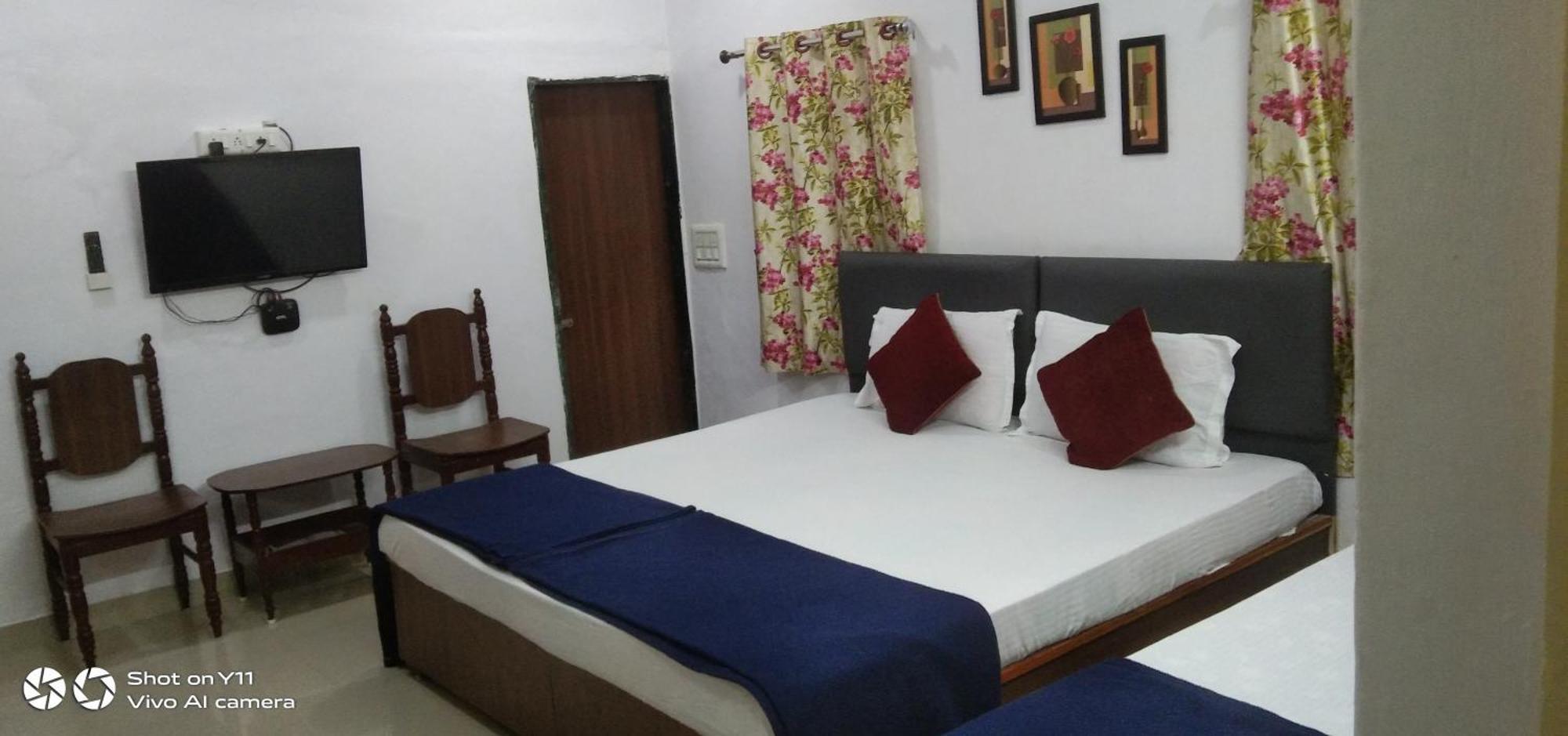 Gurukrupa Bunglow Bed & Breakfast Dwarka  Room photo