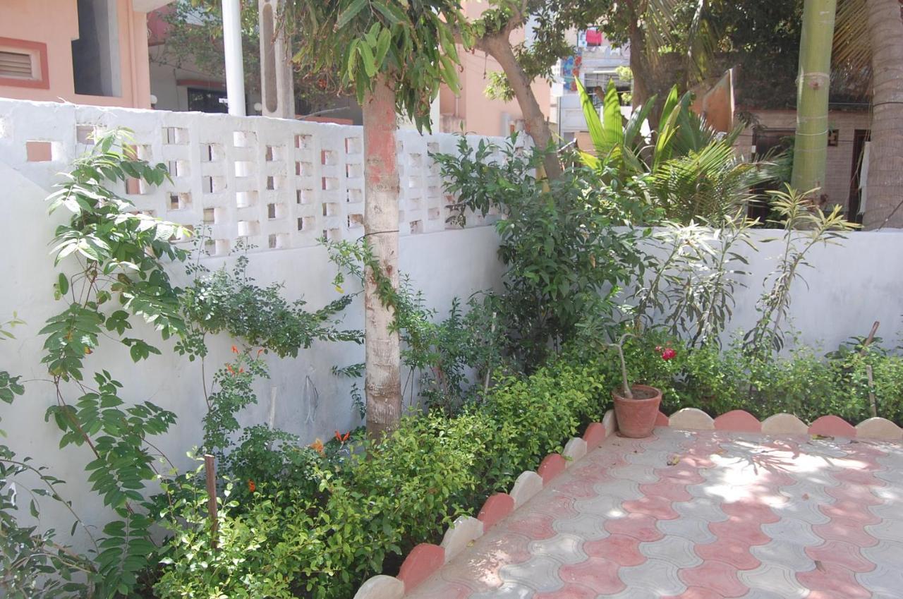 Gurukrupa Bunglow Bed & Breakfast Dwarka  Exterior photo